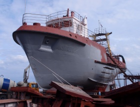 Shipyard, Ship repair, metalworking services, shipyard, Grifs, Sarkanā Bāka KRC, hull cleaning, painting and processing of underwater parts, as well as engine overhaul, equipment (including hydraulic) installation, cutting of metal, cleaning, painting, gas and electrical welding, turning, milling