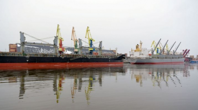 грузовые суда в вентспилсском порту
