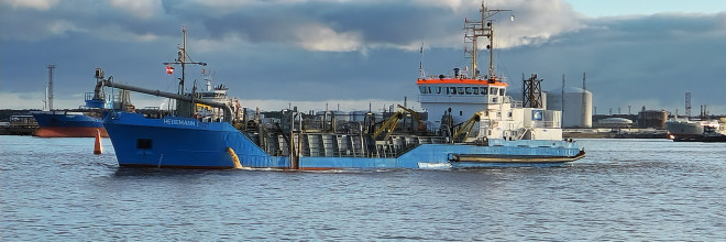 Ventspils ostas kuģu ceļu padziļināšanai piesaistīts papildu kuģis