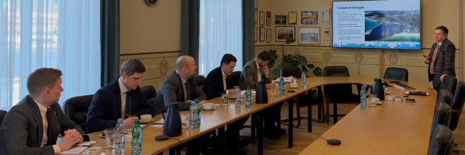 Ventspils brīvostu apmeklē Ziemeļvalstu un Baltijas valstu vēstniecību delegācija